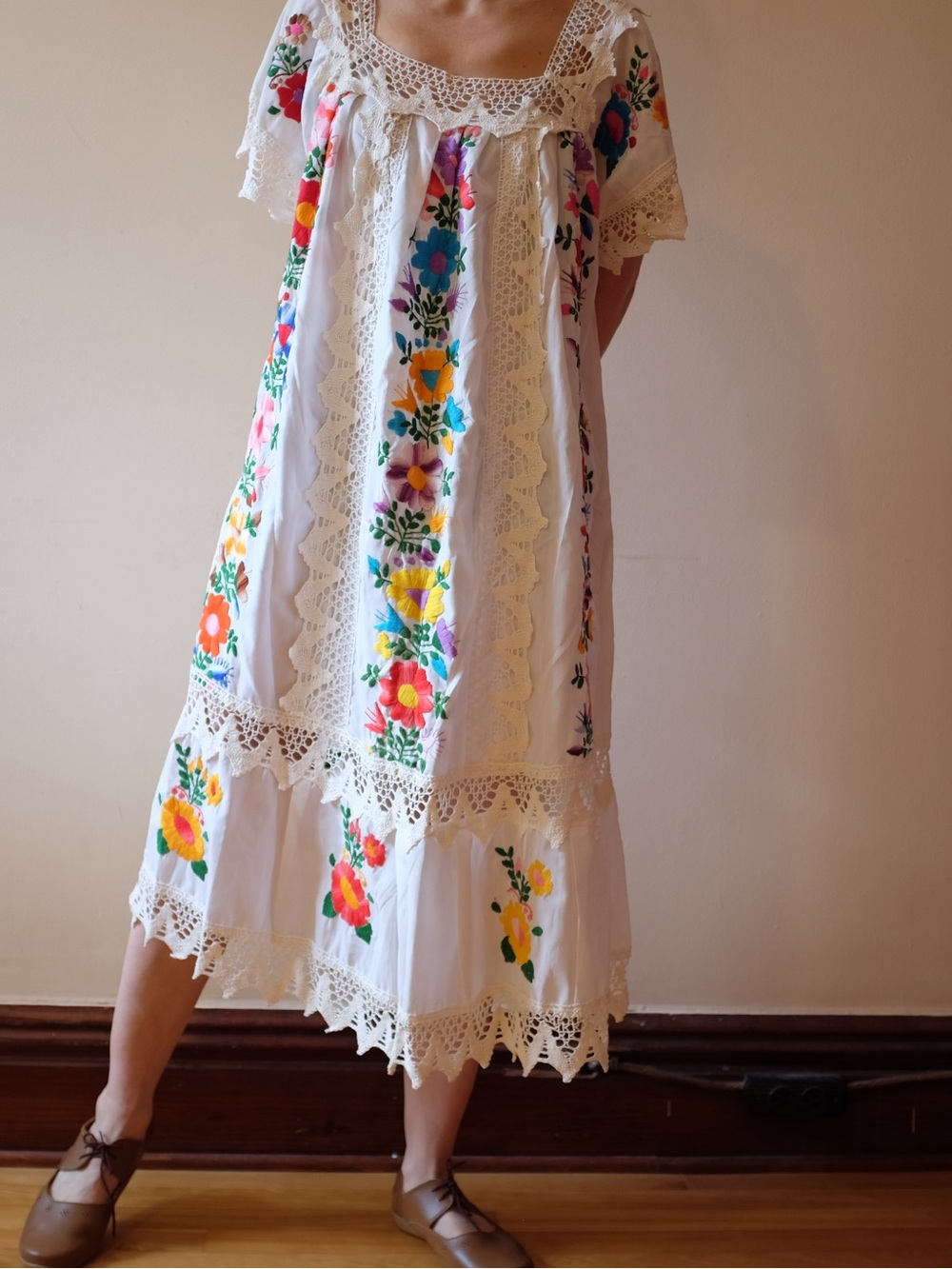 Crochet emboidered dress - Picture 3 of 11